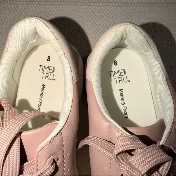 Time and Tru - Sneakers - Size 8 - Picture 3 of 7